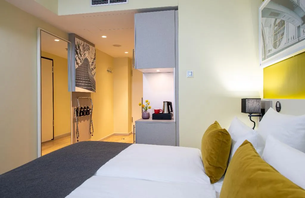 DOUBLE SUPERIOR Room, Leonardo Hotel Berlin Mitte, Berlin