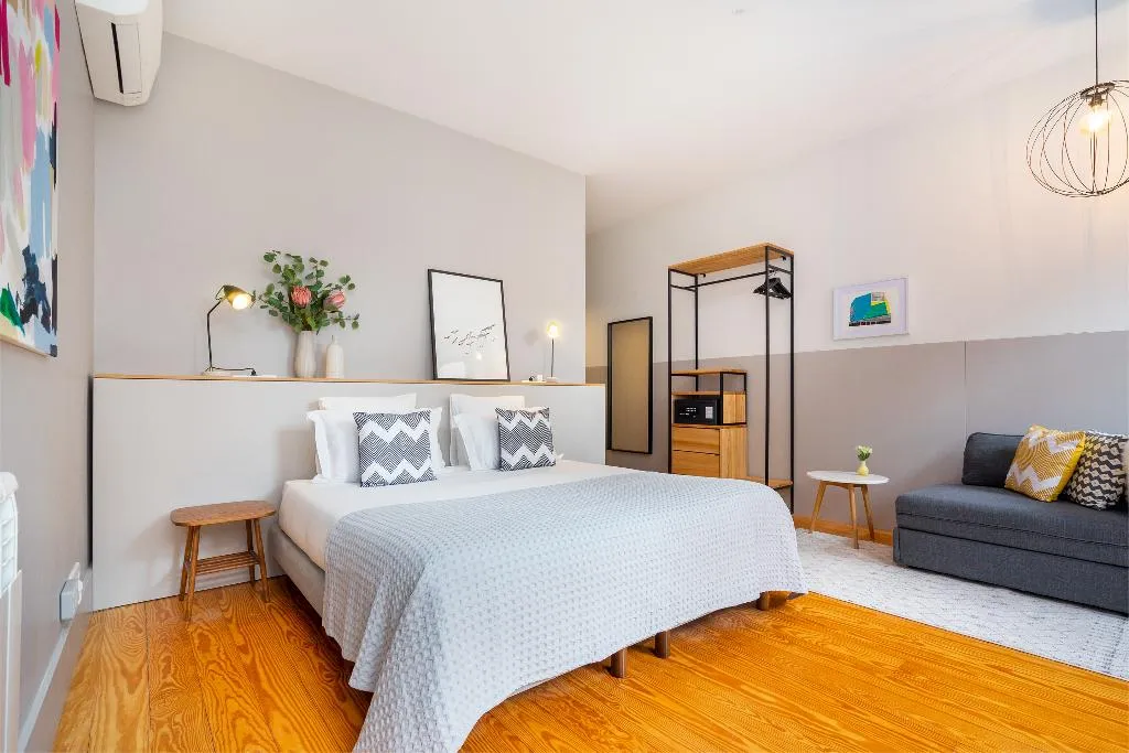 HOME EIGHT BEDROOMS WITH MORE THAN THREE BATHROOMS Room, Canto De Luz, Porto
