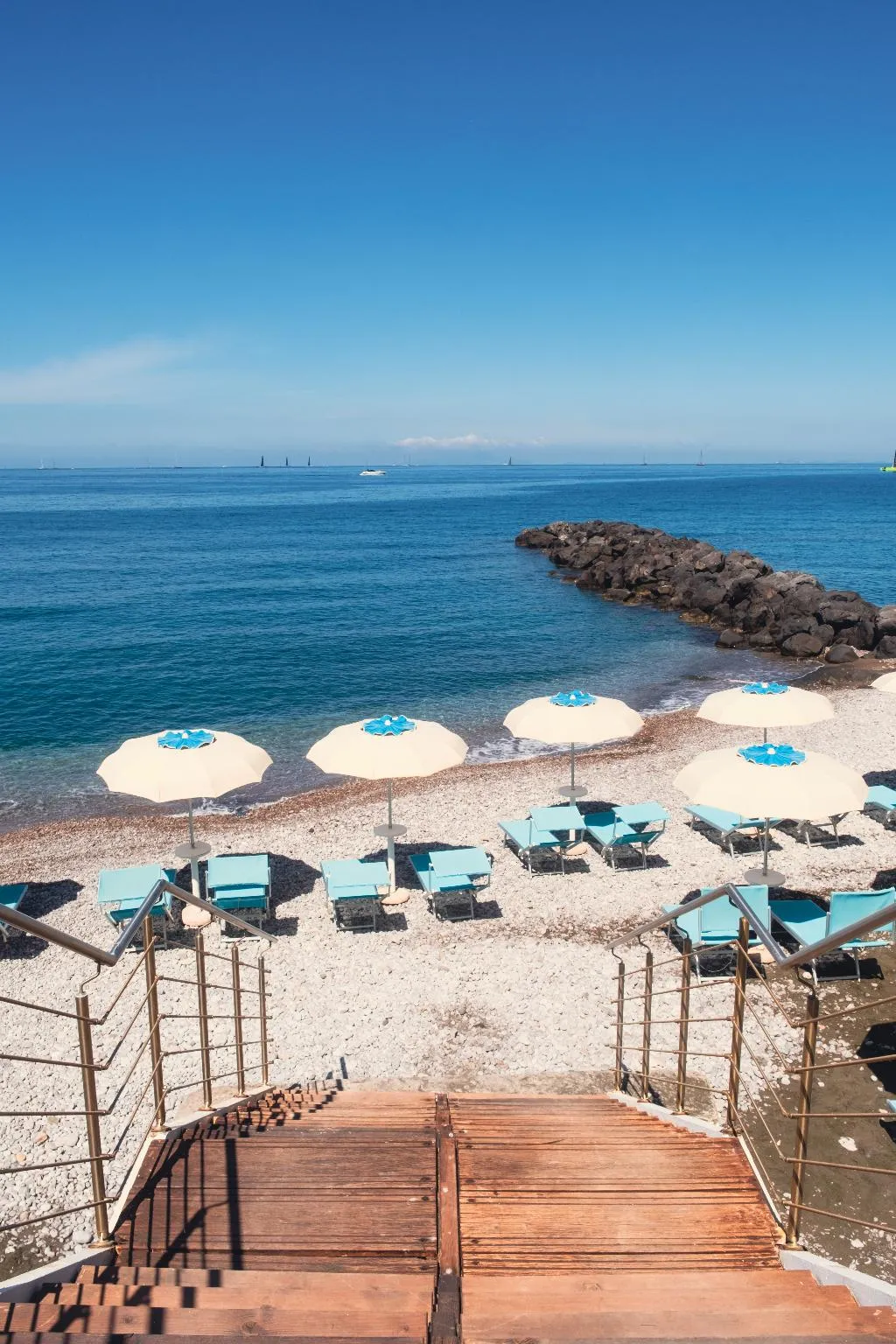 Beach, Alimuri Bay Resort, Naples