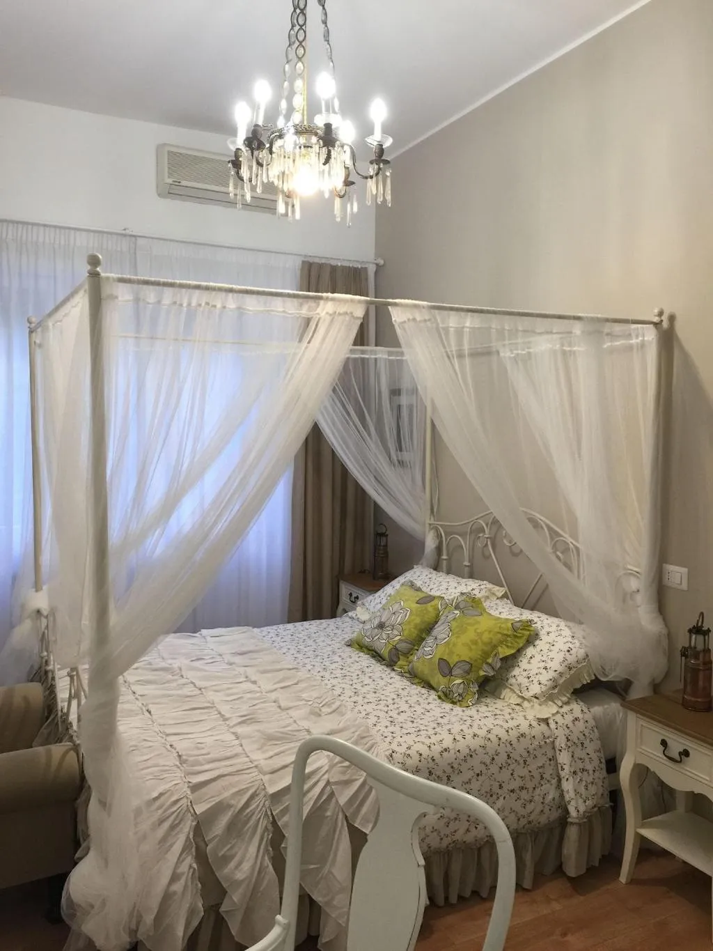 Room, La Piazzetta Delle Regine, Rome
