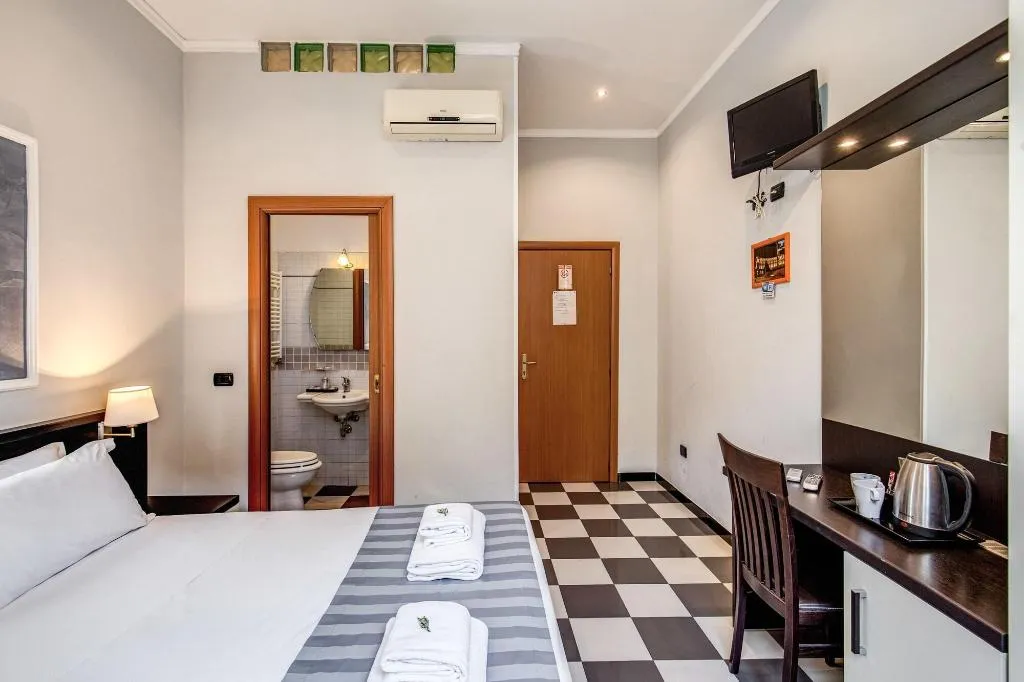 Room, Roma Da Noi, Naples