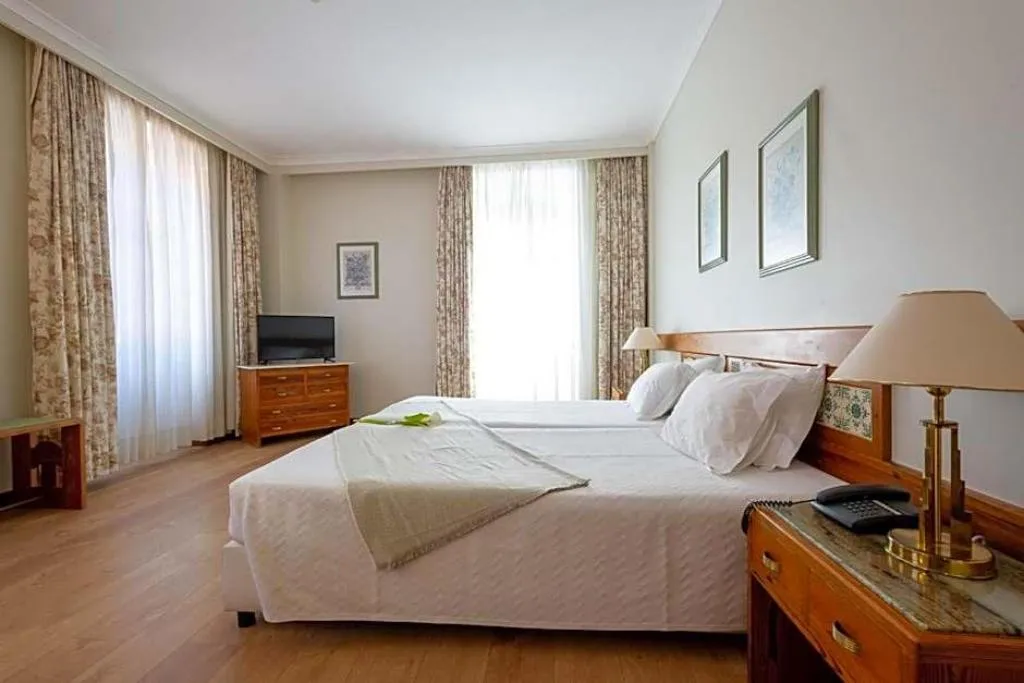 Room, Universal, Porto