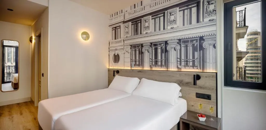 DOUBLE SINGLE USE WITH VIEWS Room, Regente, Madrid
