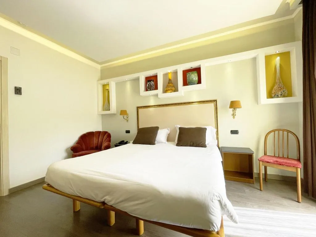 TWIN SUPERIOR Room, Hotel Central, Naples