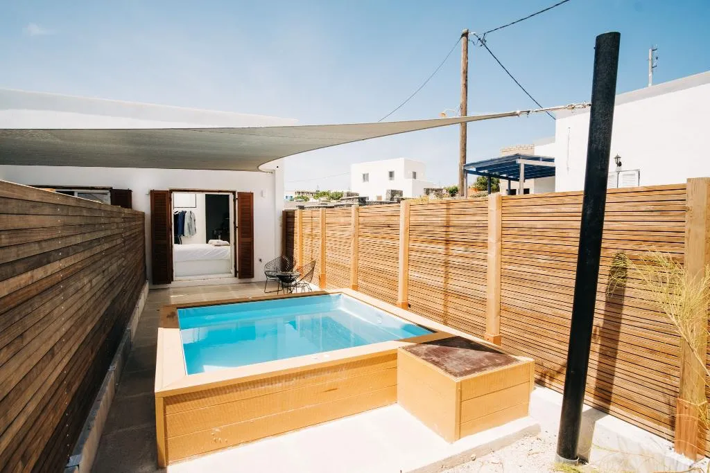 SUITE DELUXE WITH JACUZZI Room, Mesanto Luxury Suites, Santorini