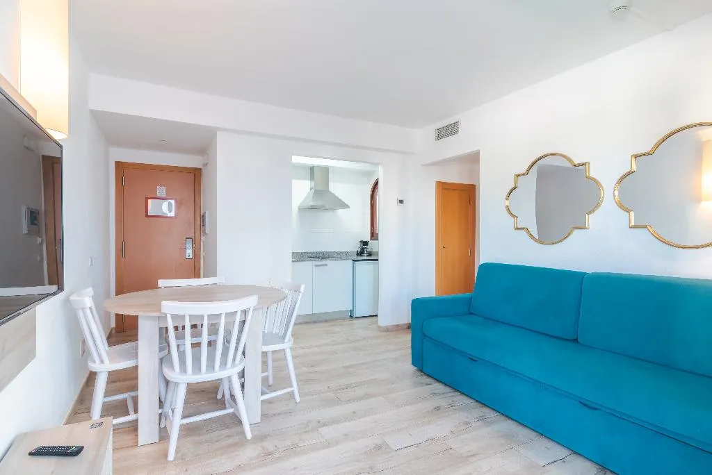 APARTMENT POOL VIEW Room, Flip Flop Surfing Playa Apartments, Majorca