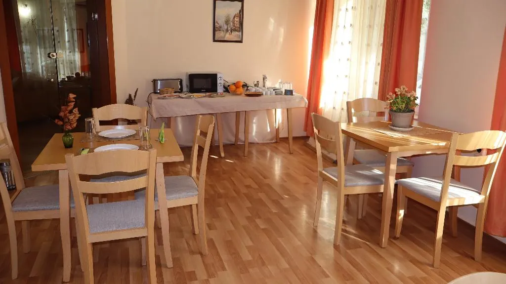 Lobby, Palitra, Varna