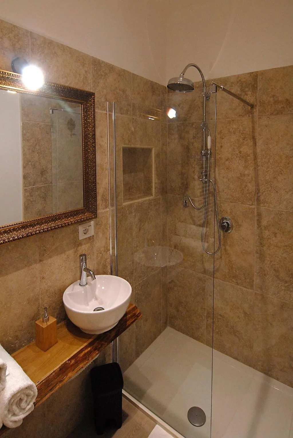 Room, Tiburtina Garden, Rome