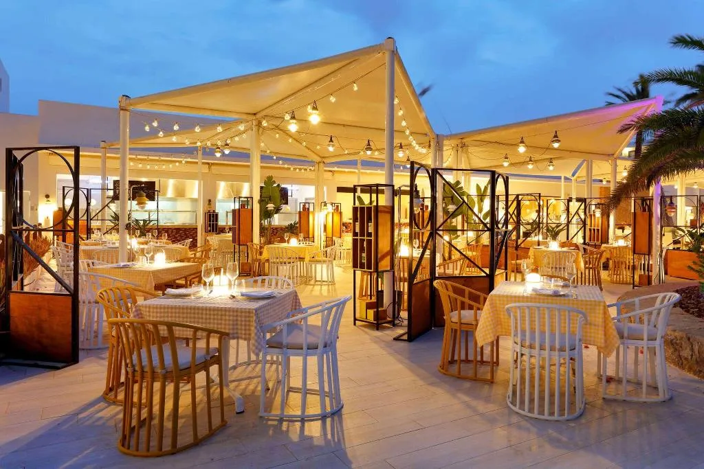 Bar, Grand Palladium White Island Resort & Spa, Ibiza