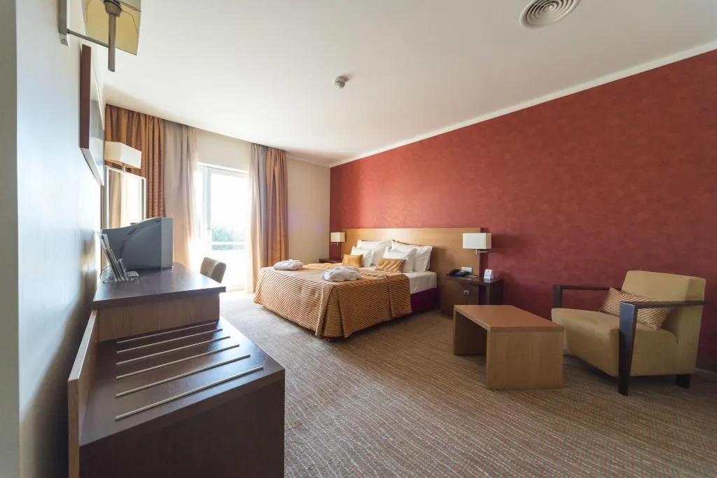 Room, Lusitânia, Porto