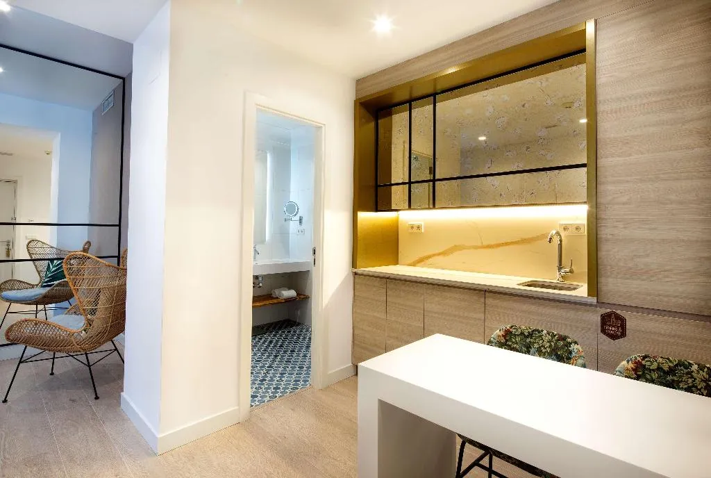 DOUBLE KING SIZE BED Room, Atocha Hotel Madrid, Tapestry Collection by Hilton, Madrid