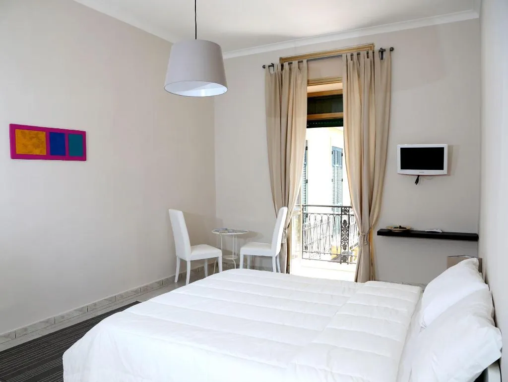 Room, B&B City Center, Naples