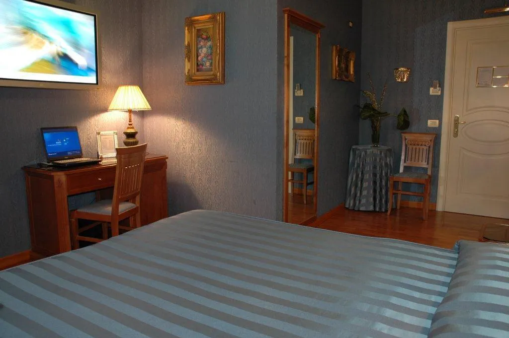 FAMILY ROOM CLASSIC Room, Residenza Montecitorio, Rome
