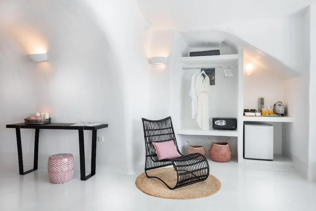 Room, Maregio Suites, Santorini