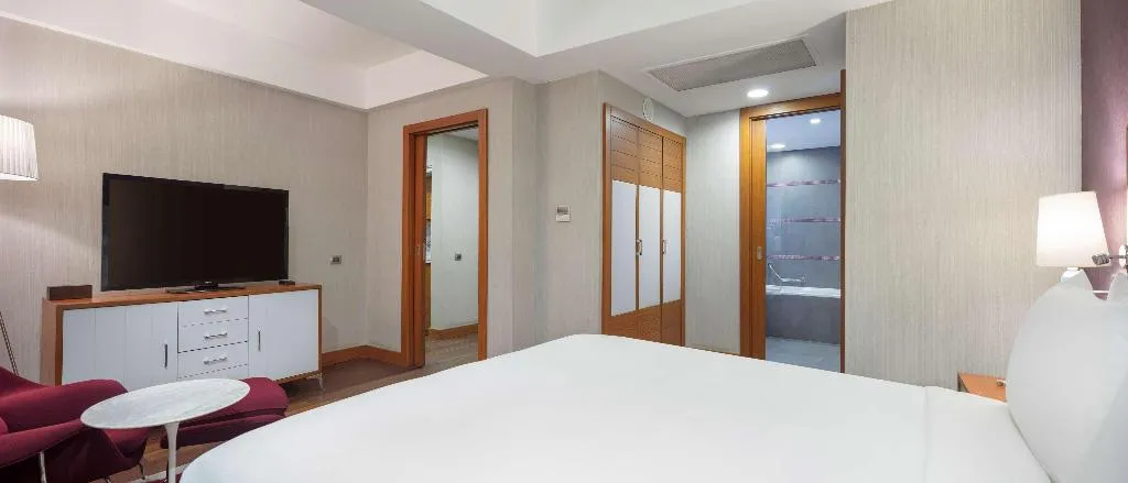 SUITE MARINA VIEW Room, DoubleTree by Hilton Kusadasi, Izmir