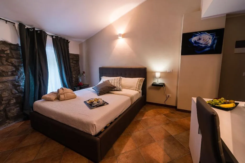 Room, Le Undici Rose, Rome