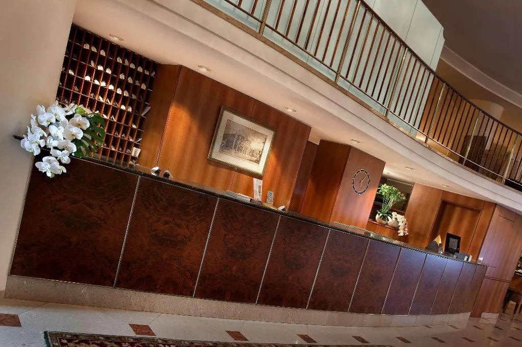 Lobby, Cavour, Milan