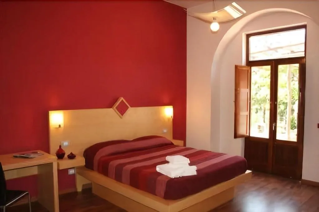 Room, Bellaria Relais, Naples