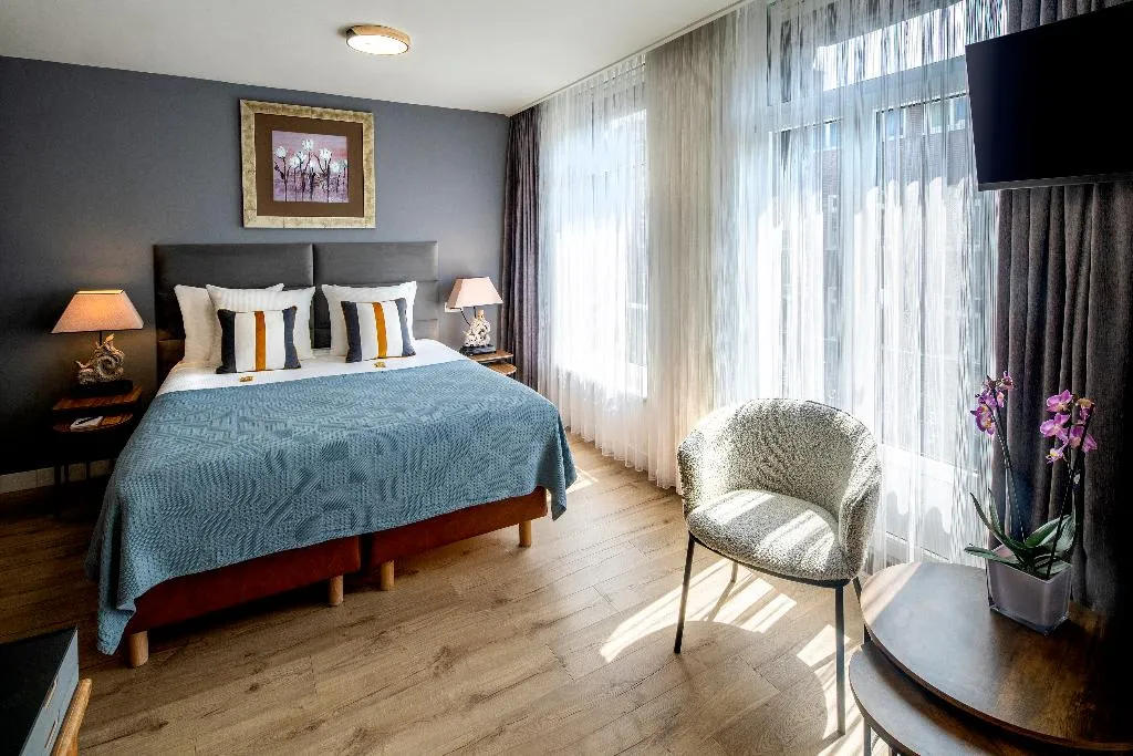TRIPLE STANDARD Room, Hotel Jupiter, Amsterdam