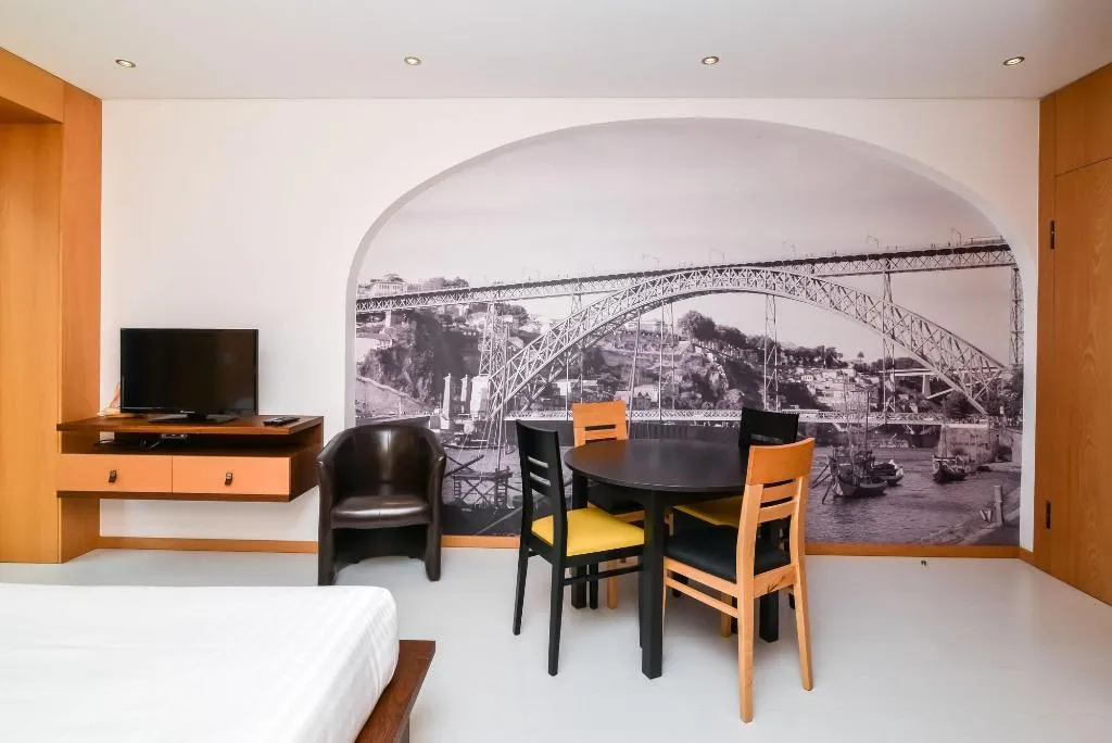 Room, Reis De Gaia, Porto