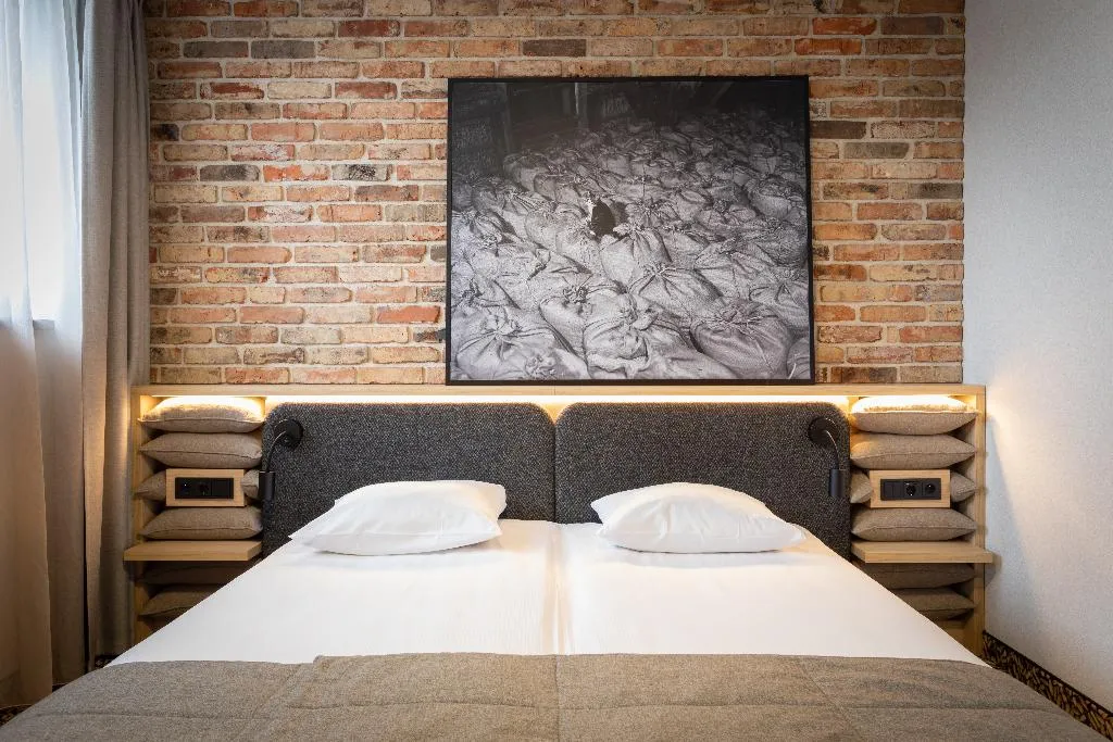 Double or Twin STANDARD Room, Qubus Hotel Gdansk, Gdansk