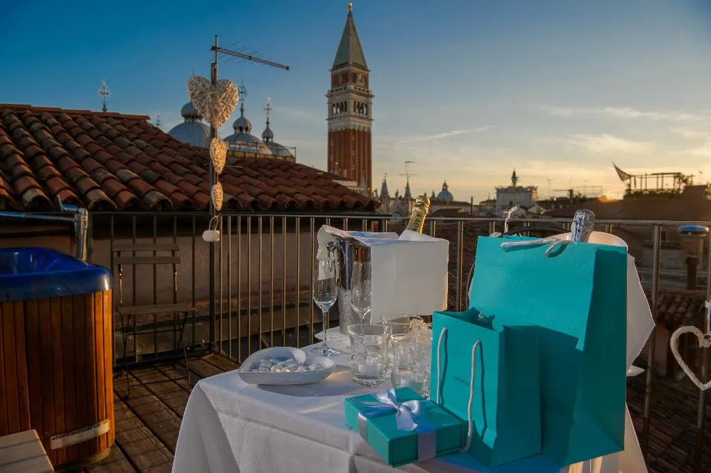 SUITE EXECUTIVE Room, Dona Palace, Venice