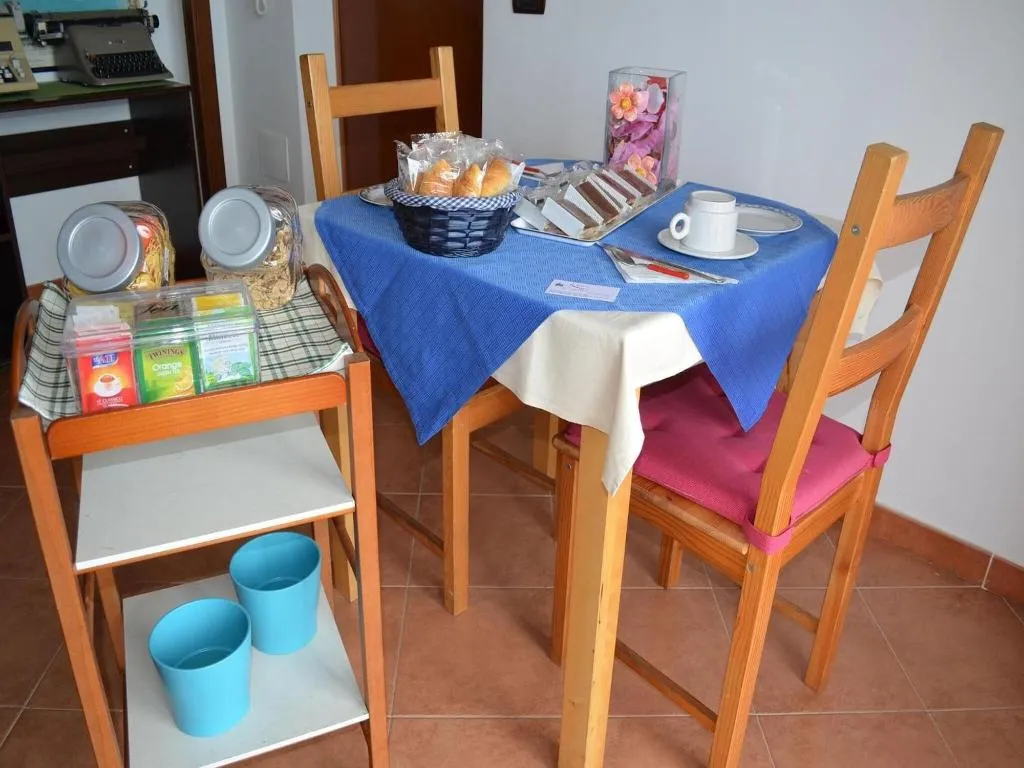 Room, B&B Il Lapillo, Naples