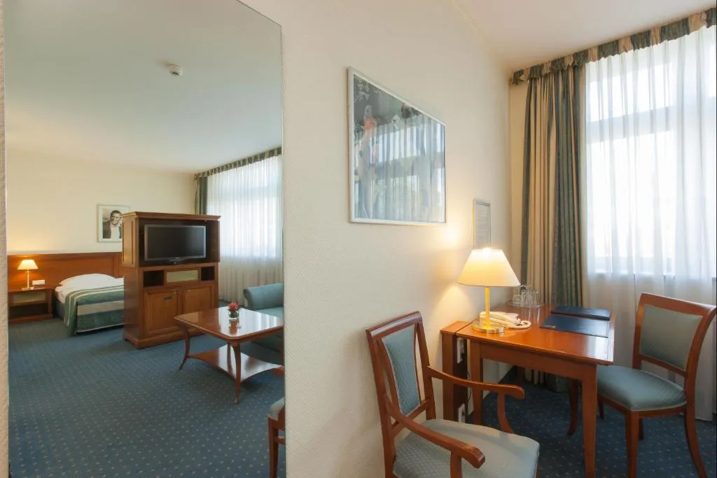 JUNIOR SUITE CAPACITY 2 Room, Hollywood Media Hotel, Berlin