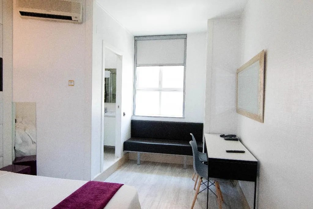 DOUBLE STANDARD Room, Avenida de España, Madrid