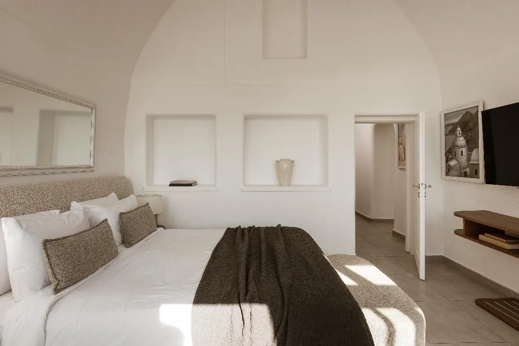 SUITE WITH PRIVATE POOL Room, Aqua Luxury Suites, Santorini