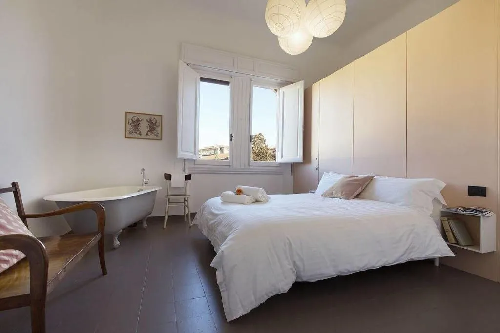 Room, Mòsì Firenze, Florence