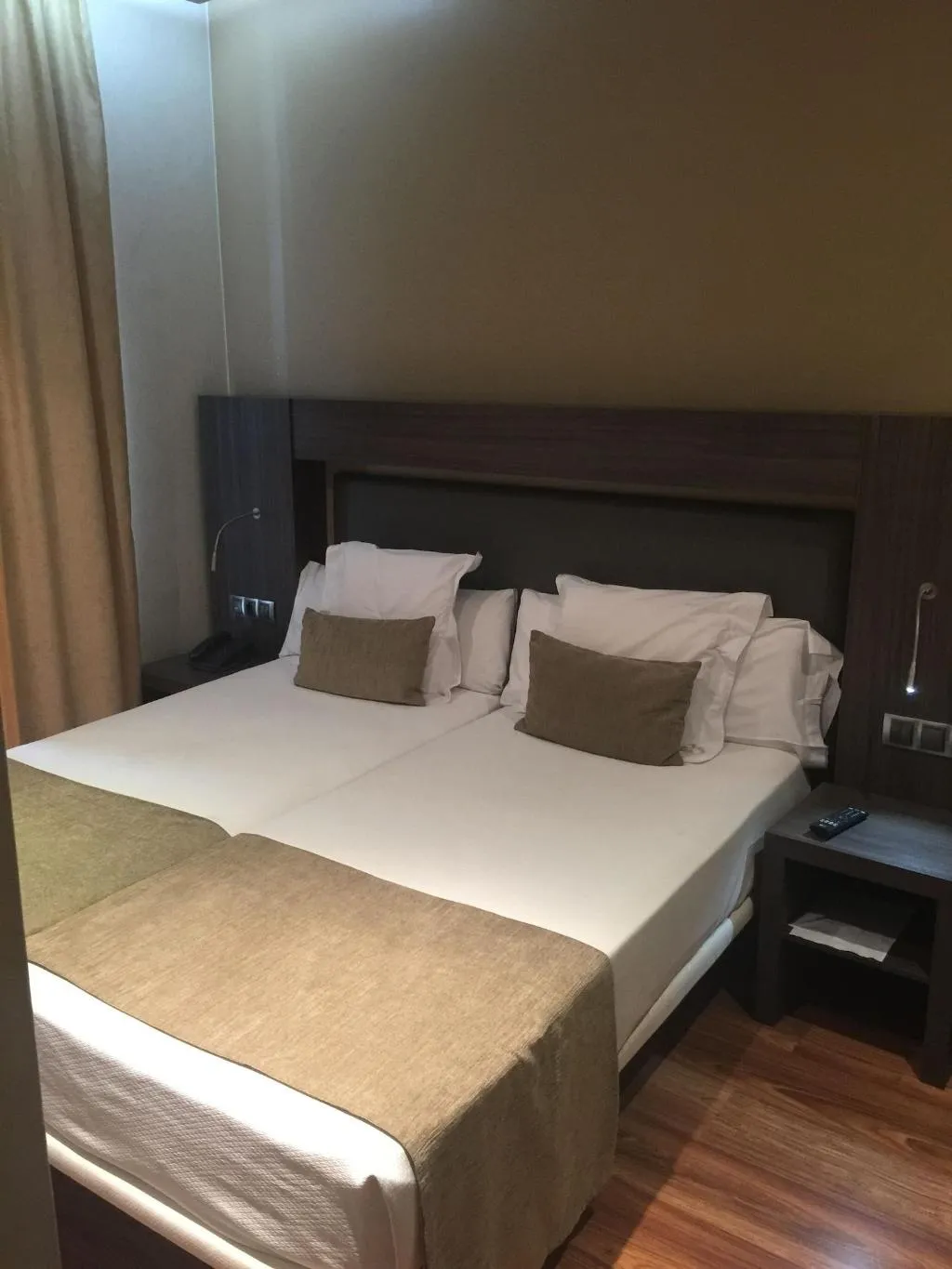 TWIN INNER Room, Oasis, Barcelona