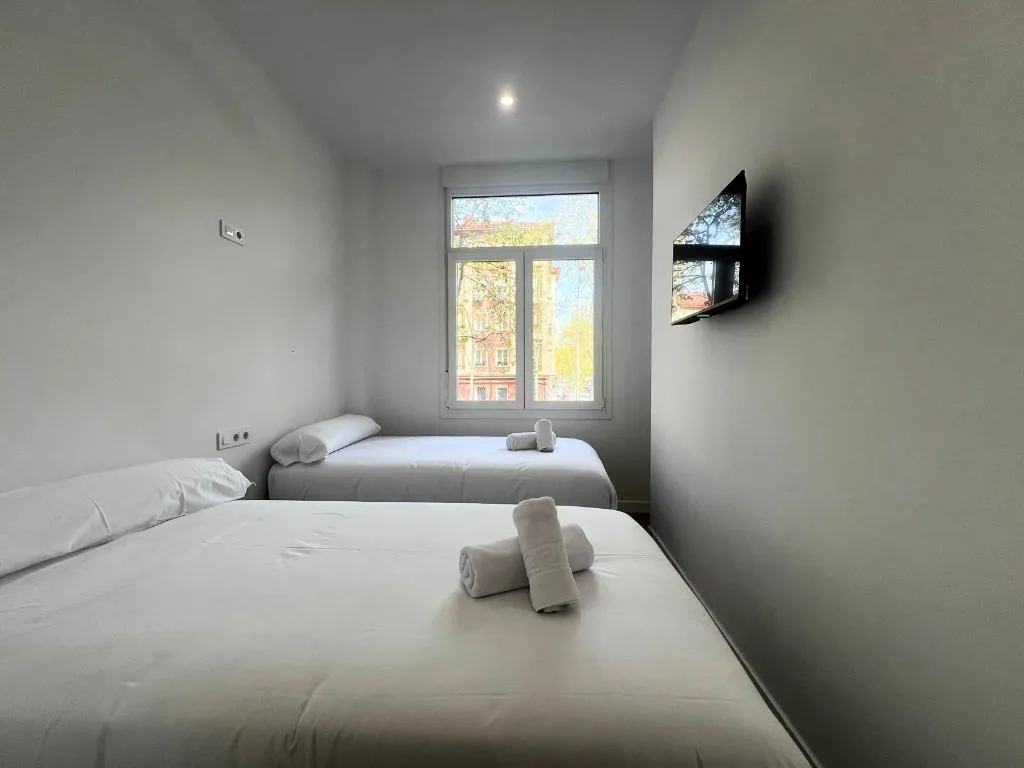 TWIN TWO BEDS Room, Hostal Bernabeu, Madrid