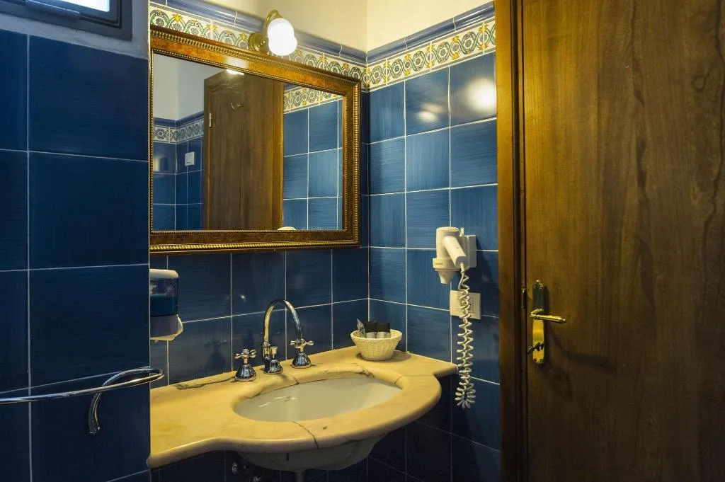 Room, La Maliosa D' Arienzo, Naples