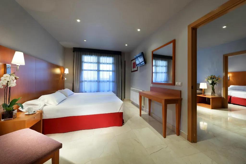 TRIPLE STANDARD Room, Exe Gran Hotel Almenar, Madrid