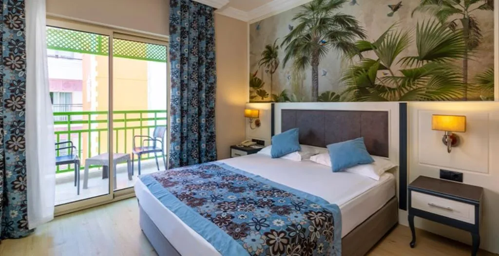 FAMILY ROOM LAND VIEW Room, Crystal Paraiso Aqua Collection, Antalya