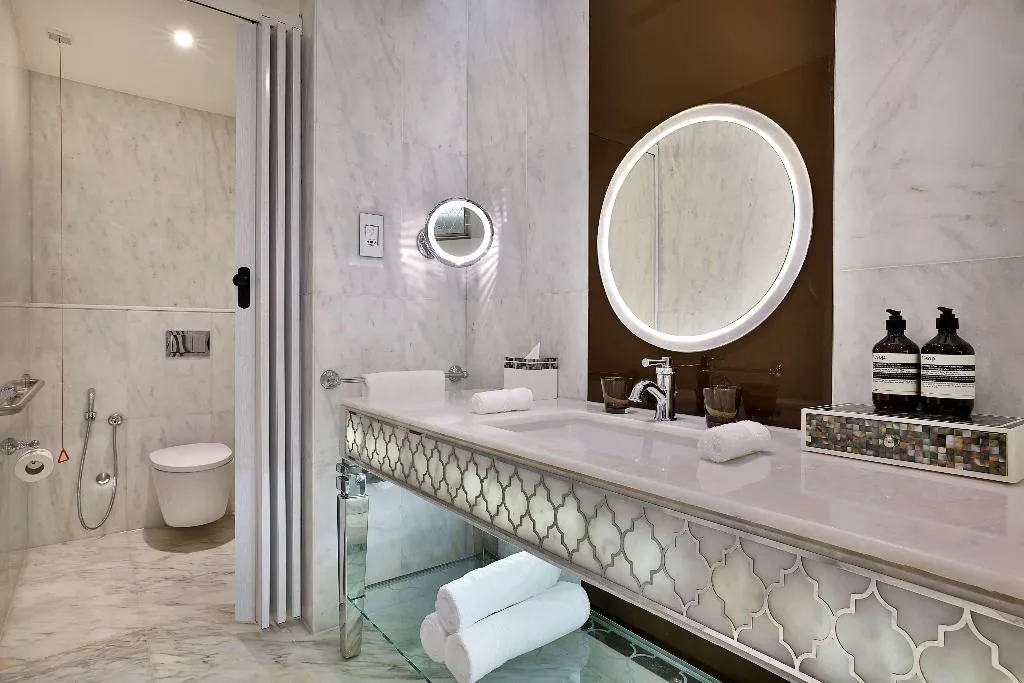 DOUBLE SUPERIOR KING BED Room, Waldorf Astoria Dubai Palm Jumeirah, Dubai