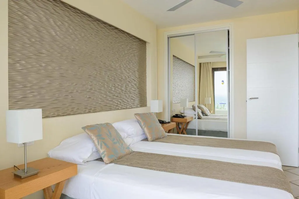 Room, Pearly Grey Ocean Club Apartments & Suites, Tenerife