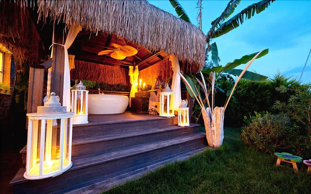 Room, Sabrina's Haus, Dalaman