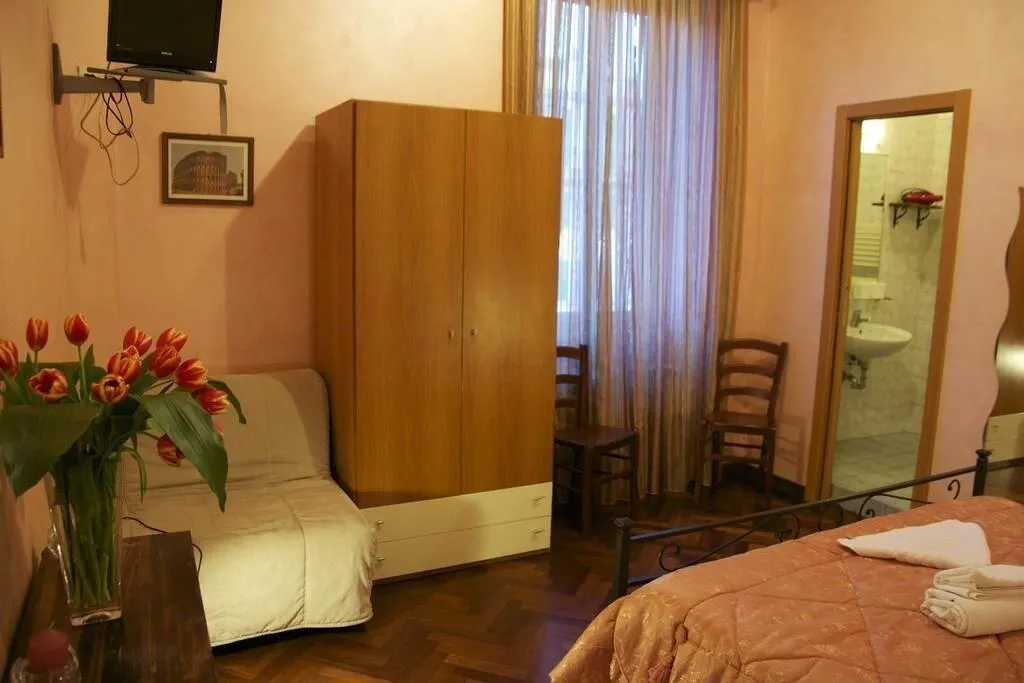 Room, B&B Desiderio di Roma, Naples
