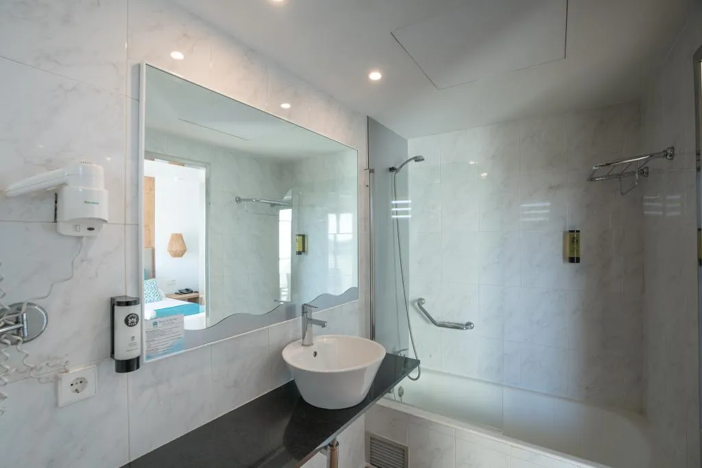 Double or Twin SIDE SEA VIEW Room, Bahia de Alcudia Hotel & Spa, Majorca