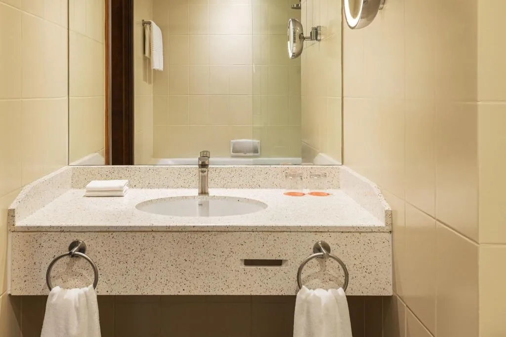DOUBLE DELUXE KING BED Room, Majestic Cove Hotel, Dubai