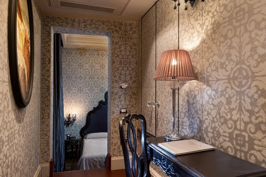 SUITE STANDARD Room, Palazzetto Madonna, Venice