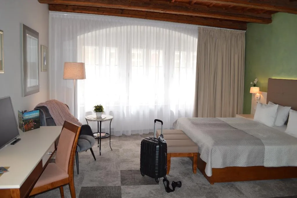 Double or Twin DELUXE CAPACITY 2 Room, The Golden Wheel, Prague