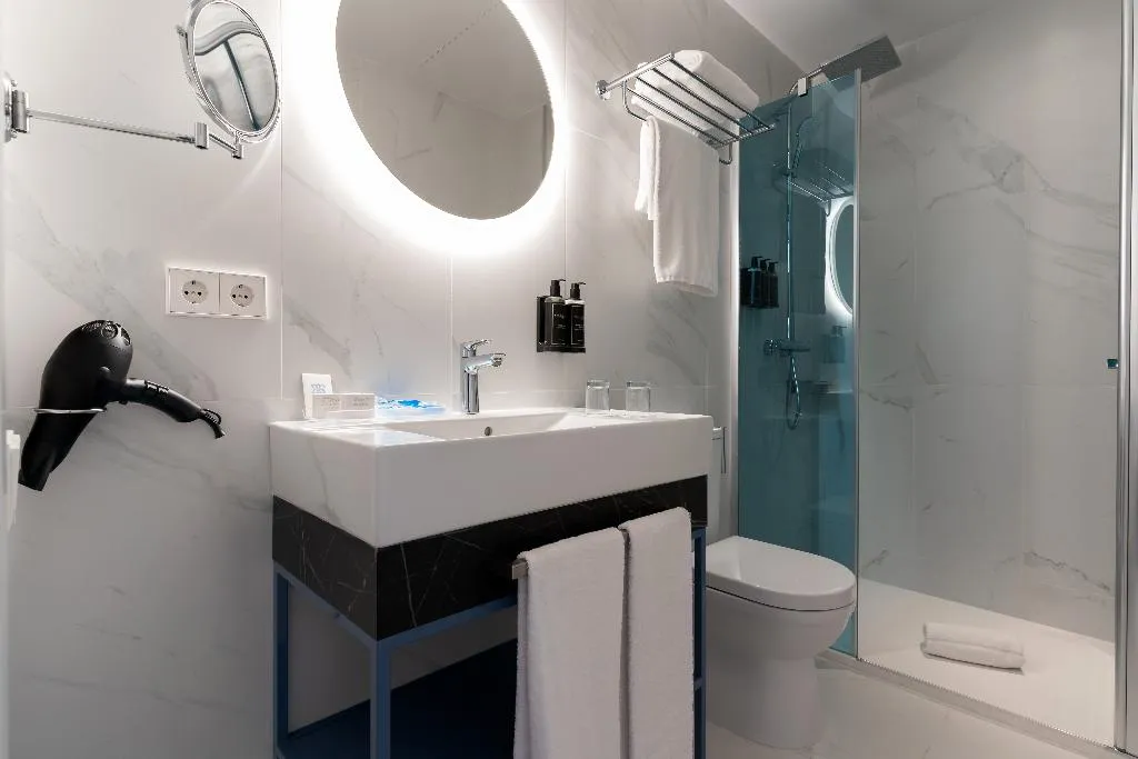 SINGLE STANDARD Room, Ikonik Gran Vía, Madrid