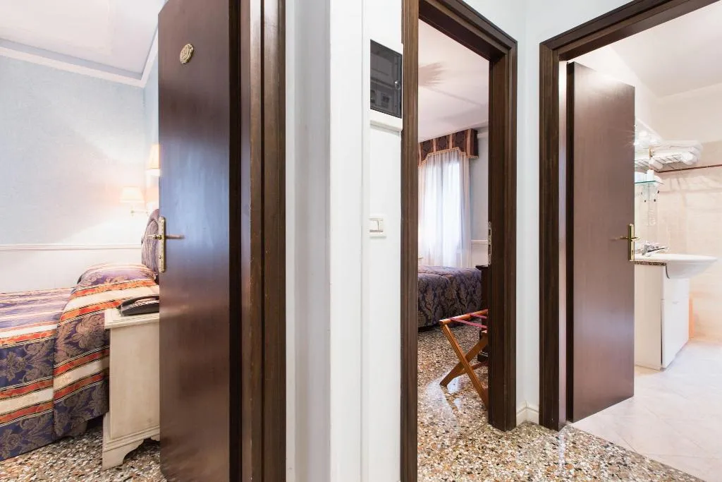 SUITE TWO DOUBLE BEDS Room, Al Piave, Venice