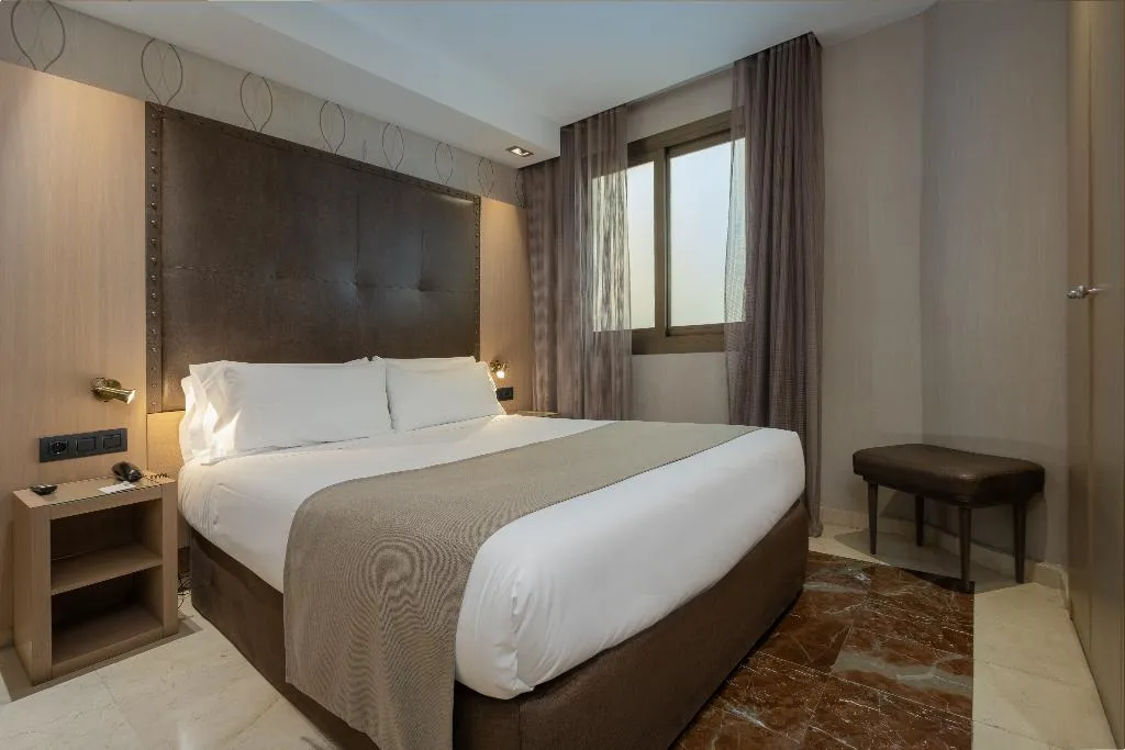 DOUBLE STANDARD Room, Gran Hotel Barcino 4*S, Barcelona