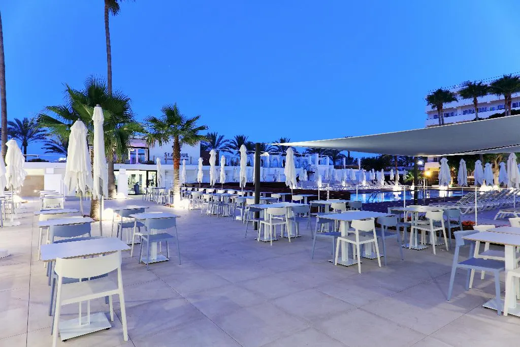 Bar, Iberostar Waves Bahía de Palma, Majorca