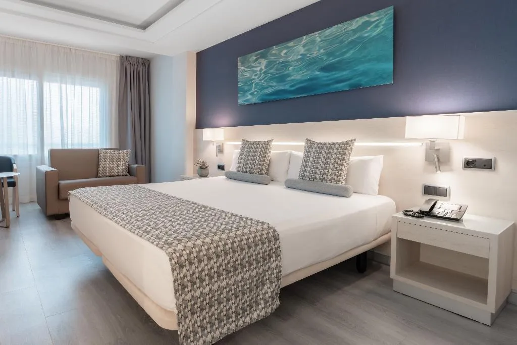 TRIPLE MOUNTAIN VIEW Room, Calipolis, Costa Brava