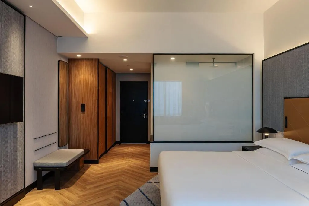 DOUBLE CLUB Room, Sheraton Dubai Mall of the Emirates Hotel, Dubai